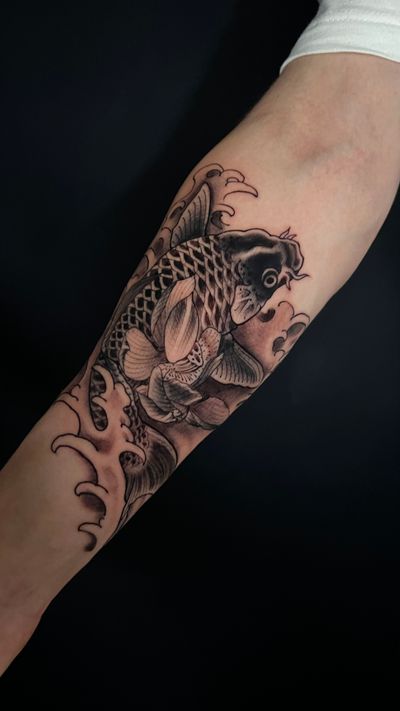 Get a stunning illustrative tattoo of koi fish, waves, and flowers on your forearm by the talented artist Kiko Lopes.