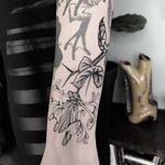 #totemica #buioOmega #tattooshop #tattoostudio #custom #tattooing #verona #italy #black #honeysuckle #thorns #botanical #filler #tattoo #blackclaw #blacktattooart #tattoolifemagazine #tattoodo #blackworkers #blackwork