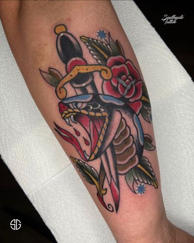 • Snake & Dagger • classic traditional piece perfected by our resident @nicole__tattoo Nicole would love to do more of those and currently taking bookings for September! Books/Info in our Bio! Give us a shout! @southgatetattoo • • • #snaketattoo #colourtattoo #traditionaltattoo #snakeanddagger #snakeart #snakeanddaggertattoo #dagger #southgateink #northlondon #southgate #tattooideas #blackwork #southgatetattoo #sgtattoo #londonink #sg #londontattoo #northlondontattoo #amazingink #londontattoostudio #londontattooartist #bookedontattoodo #tattoos #london #southgatepiercing 
