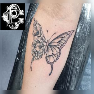 #butterfly #butterflytattoo #floral #halfbutterfly #halfbutterflyhalfflowers #carlaprosser #tattoos #tattoo 