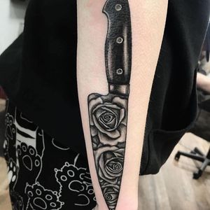 Knife with roses 