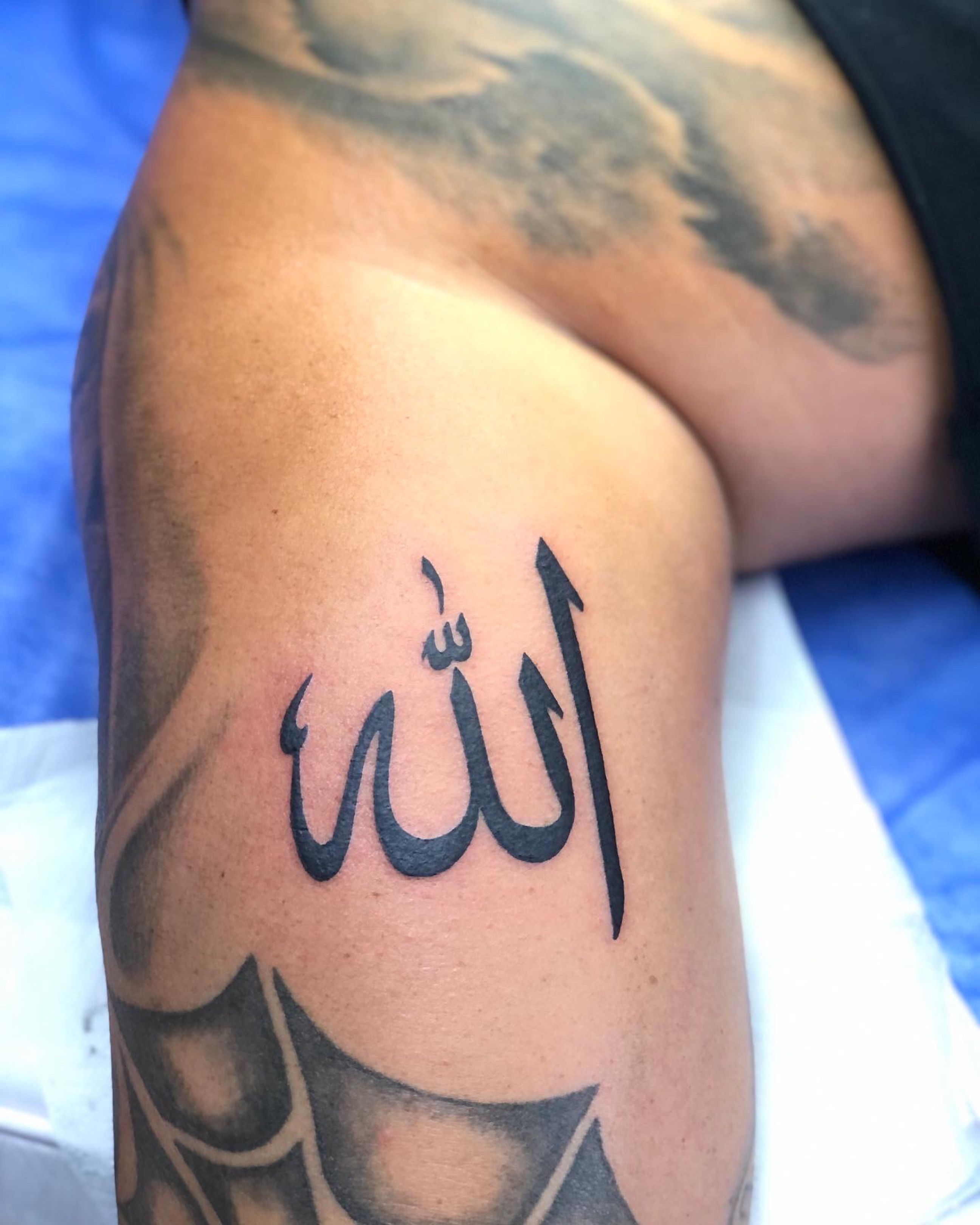 Allahu Akbar 100 times  Islamic art calligraphy Arabic tattoo Islamic art