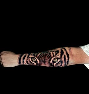 Did this tigers head to the other day, I love how it fits his whole forearm! 