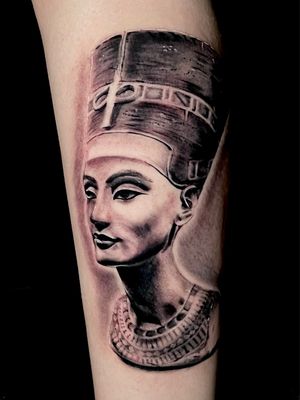 #Nefertiti was a queen of the 18th Dynasty of Ancient Egypt, the great royal wife of Pharaoh Akhenaten. Nefertiti and her husband were known for a religious revolution, in which they worshipped solely the sun disc, Aten, as the only god.