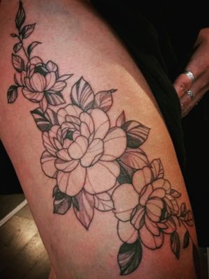 Bold outline, Flower piece done by myself at Acherontia tattoo studio, BurnleyBookings: follow and message @astonhesketh_tattoo