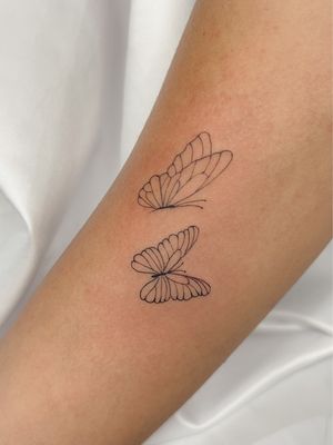 Mariposas en línea fina @Daniel_ink.tattoo (tatuador sin tatuajes ) 