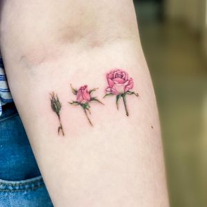 Immerse yourself in the beauty of nature with this stunning illustrative flower tattoo by Juliany Braga.