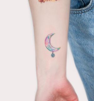 Capture the beauty of the moon with this illustrative tattoo by Juliany Braga, perfect for your forearm.