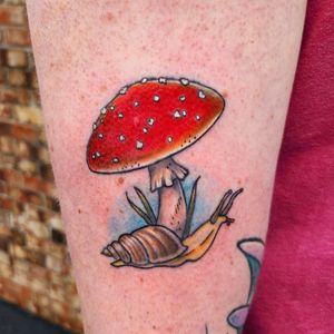 Mushroom and snail. 🖤