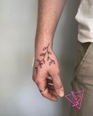 Hand-Poked Leaf Vine Tattoo on hand. Done by Pokeyhontas at KTREW Tattoo, Birmingham UK #handtattoo #handpoked #handpoke #tattoo #leafvine #vinegattoo