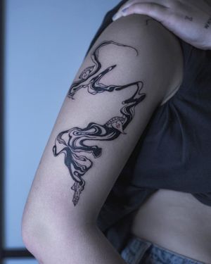 Adorn your upper arm with a mesmerizing pattern tattoo by the talented artist Greed. A unique fusion of blackwork and illustrative style.