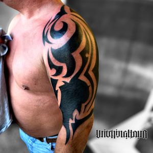 Freehand Tribal tattoo- Cover up #tribaltattoo #heavyblackwork #coverup #bobbygreytattoo #blackworkers #blackworktattoo #amsterdamtattoo #tattoo