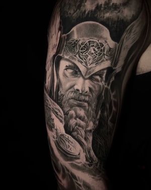 Realistic Thor piece on right upper arm I want. 