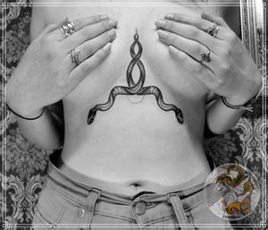 A line-work Dot-work Underboobs Unalome Snakes with Fineline details Tattoo for Sofie.
This was her first big Tattoo...
Thank so much for sitting like a rock, #respect 
I'll see you again on the next project. 
Send me a DM for appointment or consultation. 
.
.
.
.
. 
#hendjerin #finelinetattoo #minimalisttattoo #tattoo #kayontattooatelier #minimalistictattoo #snaketattoo #tattoodo #underboob #lineworktattoo  #animaltattoo