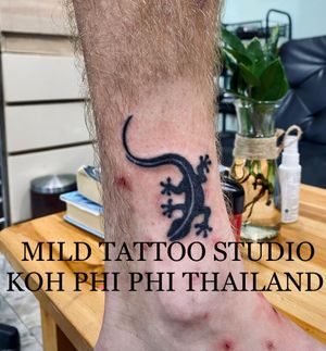 #gecko #geckotattoo #tattooart #tattooartist #bambootattoothailand #traditional #tattooshop #at #mildtattoostudio #mildtattoophiphi #tattoophiphi #phiphiisland #thailand #tattoodo #tattooink #tattoo #phiphi #kohphiphi #thaibambooartis #phiphitattoo #thailandtattoo #thaitattoo #bambootattoophiphi Contact ☎️+66937460265 (ajjima) https://instagram.com/mildtattoophiphi https://instagram.com/mild_tattoo_studio https://facebook.com/mildtattoophiphibambootattoo/ Open daily ⏱ 11.00 am-24.00 pm MILD TATTOO STUDIO my shop has one branch on Phi Phi Island. Situated , Located near the World Med hospital and Khun va restaurant