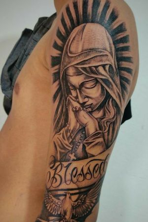 Tattoo religiosa preto e branco 