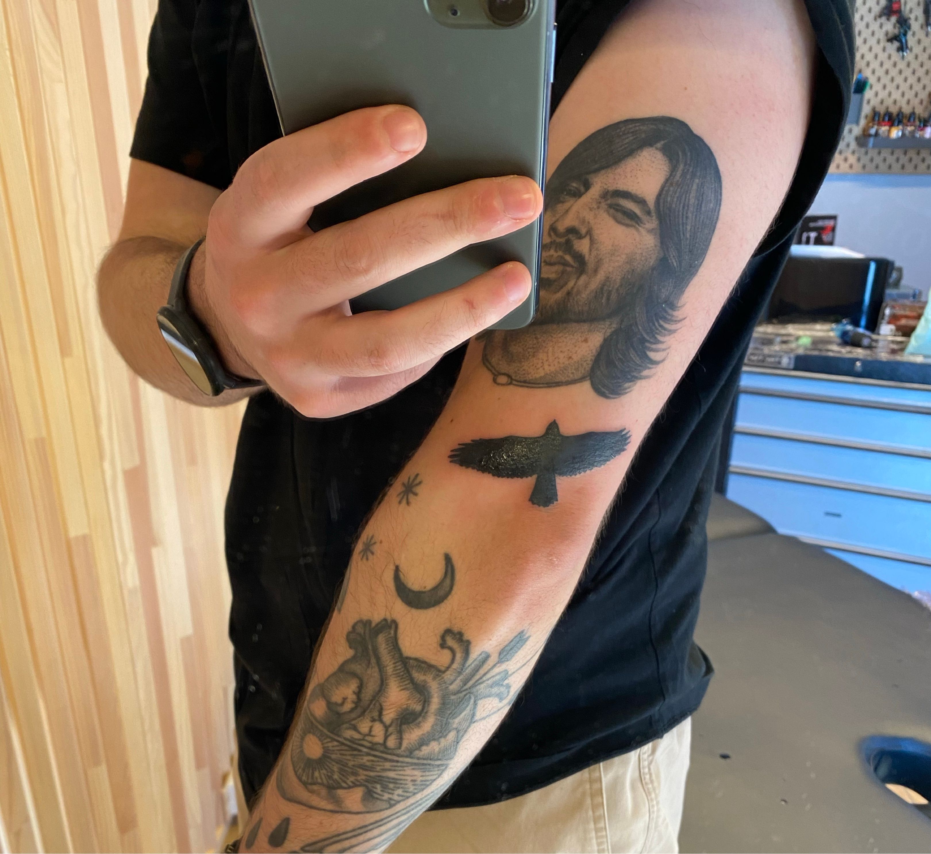Travis Barkers tattoo in honour of Foo Fighters drummer Taylor Hawkins   Metro News