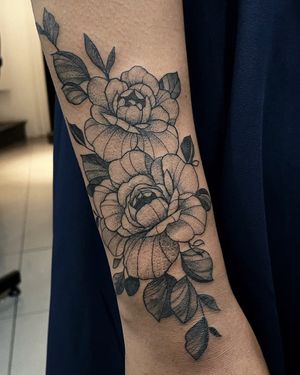 Floral beauty by our resident @nsmactattoos 
Nermin has limited availability in November! Get in touch to get yourself booked! 
Books/info in our Bio: @southgatetattoo 
•
•
•
#floraltattoo #floraltattoos #floral #londontattooartist #southgatetattoo #southgatepiercing #london #sgtattoo #londontattoo #southgate