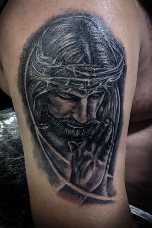Jesús Cristo #realismoensombra #tattooart #eternalink #intenzeink #dynamicink #tatuajes #tatuadoresvenezolanos  #photooftheday  #santabarbaradelzulia 
