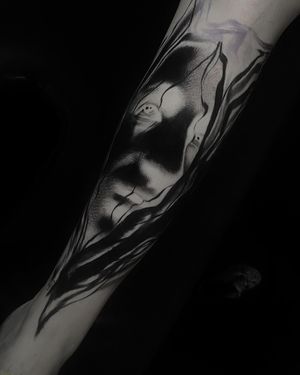 Negative face part of the ongoing dark full leg sleeve done by our resident @o.s.c.r.tttst @barcelonatattooexpo Oscar has limited availability for December/January. For bookings and inquiries with SG team: •📧 info@southgatetattoo.co.uk •🌐 https://southgatetattoo.co.uk •📱07456415895‬(WhatsApp only) •📞 02083516330 • • • • • • • • #darktattoo #xraytattoo #horrortattoos #fulllegtattoo #onlythedarkest #blacktattooart #sgtattoo #southgatepiercing #southgatetattoo #london #londontattooartist #southgate #londontattoo