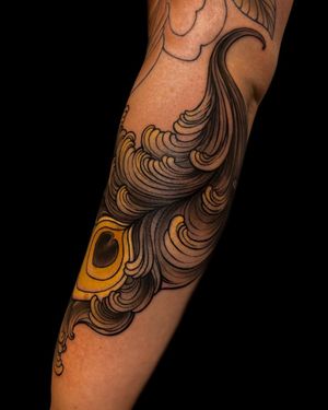 A stunning neo-traditional feather tattoo by Edyta, beautifully designed to adorn your forearm with timeless elegance.