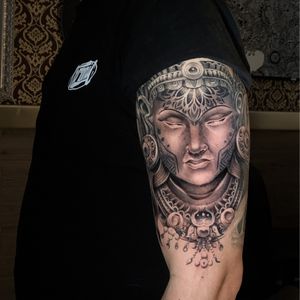 Tatuagem realista de Buda no braço | realistic Buddha tattoo uppsr arm @divo.damato