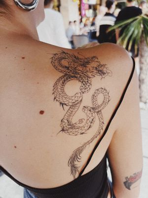 #dragon #japanesedragon #traditionaltattoo #japanesetattoo #dotworktattoo #minimalism #minimaltattoo #blxckink #linework #fineline #tattoosandflash #darkartists #topclasstattooing #tattoodo #tttism #inkedgirls