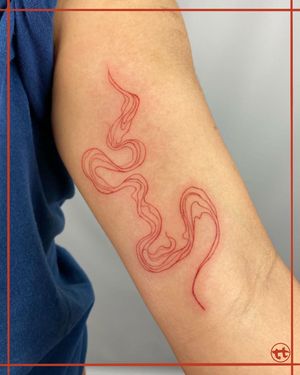 Elegant and intricate pattern tattoo on upper arm, expertly done by Tianna in fine line style.