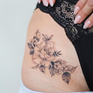 Stunning blackwork tattoo of a delicate flower on the upper leg, created by the talented artist Yasmin Clara.