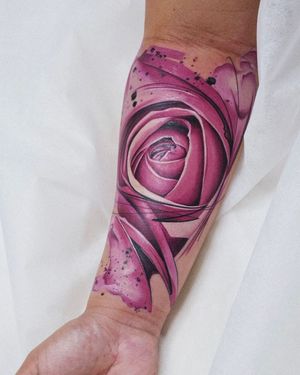 Experience the stunning realism of a flower tattoo by artist Daniel Verdysh on your forearm.