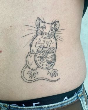 Check out this stunning blackwork tattoo by Holly Hawk featuring a clock and a rat, beautifully placed on the ribs.