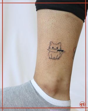 Experience the intricate artistry of Tianna in this illustrative tattoo featuring a cat and a knife on your ankle.