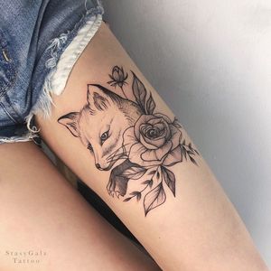 Experience stunning blackwork and illustrative style in this intricate fox and flower design by Stasy Galz. Perfect for showcasing on your upper leg.