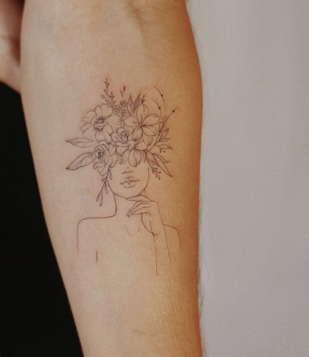 Fine Line Woman & Flower Tattoo • Tattoodo