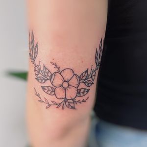 Get a beautiful flower tattoo by the skilled artist Steven Brooks on your upper arm. Elevate your style with this stunning illustrative design.