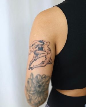 Unique blackwork tattoo on the upper arm, featuring a stunning illustrative statue motif by Cerf.