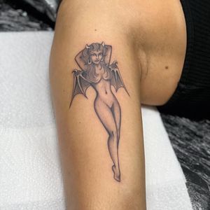 Sophie Rose Hunter's black and gray tattoo features a haunting portrayal of a devil and woman on the upper arm.