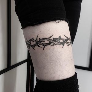 Unique blackwork tattoo on ankle, featuring intricate thorn pattern, by artist Nicole Histon.