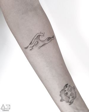 Get mesmerized by Ali Deeran's fine line waves tattoo on your forearm. Embrace the calming ocean vibes with this elegant design.