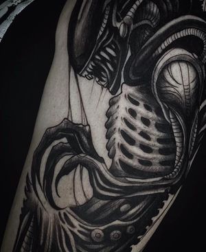 • Xenomorth • awesome custom dark project finished in 1 full day session by our resident artist @fla_ink ⭐️ 3 more spots left for November! Hurry up and get yourself booked with Flavia! Books/info in our Bio: @southgatetattoo • • • #alien #alientattoo #giger #gigertattoo #xenomorph #xenomorphtattoo #londontattooartist #london #southgatepiercing #sgtattoo #southgatetattoo #londontattoo #southgate #prometheus 
