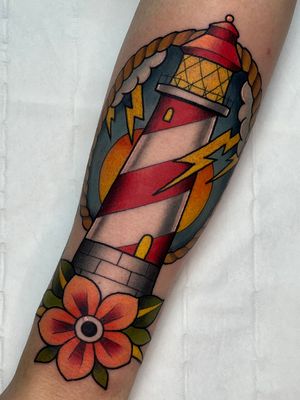 Neotrad lighthouse with rope and flower