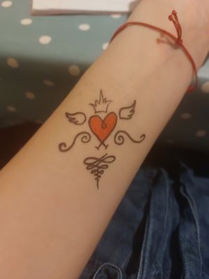 Tatto on a wrist idea. Heart with wings #tatto #wrist #heart #wings #crown #pretty?✧༺♥༻✧
