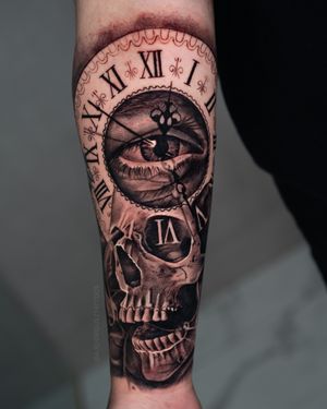Clock with a skull and eye 