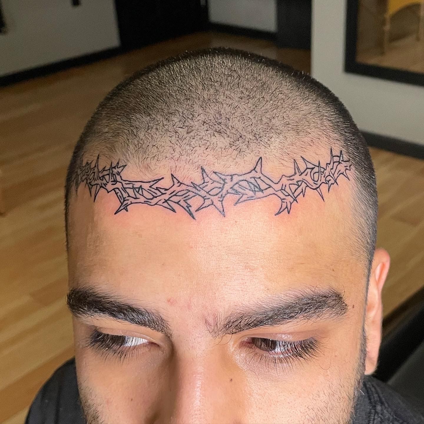 𝒫𝒶𝓇𝓁𝑜𝒾𝓇 on Instagram Crown of thorns for ihatezand by  saschaknighttattoo  tap for artistowner credits    in 2023  Head  tattoos Face tattoos Scalp tattoo