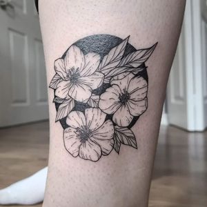 Flash Flowers with Dark Circle Tattoo Design on Ankle Leg