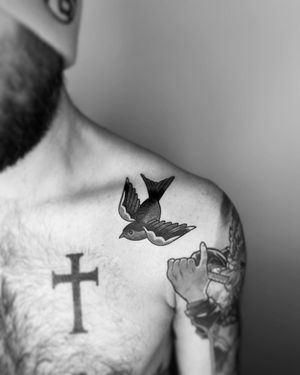Get a classic blackwork tattoo of a bird on your shoulder by the skilled artist Marcos. Embrace tradition with this timeless design.