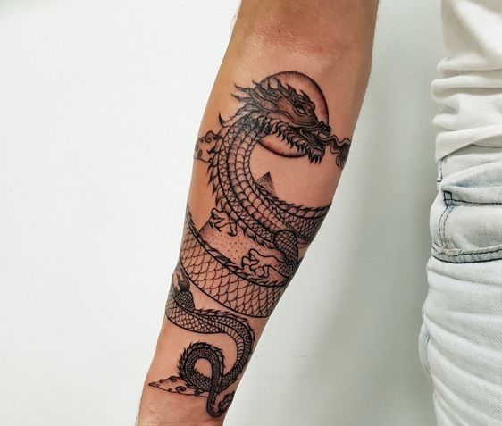 kris amber on Instagram freehand dragon wrap      tampa  tampatattoo tampatattooartist fema  Tatuagem de dragão no braço  Tatuagem de dragão V tatuagem