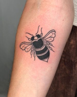 Sasha's illustrative design features a bold bee motif, perfect for those who love unique blackwork tattoos.