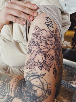 #flower #gardenia #gardenitattoo #linework #lineworktattoo #minimaltattoo #blackboldsociety #blxckink #oldlines #tattoosandflash #darkartists #topclasstattooing #inked #inkedguy #inkedup #minimal #stattoo #tattoodo #tttism