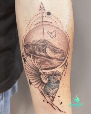 Waves, bird and others elements on Nuno's forearm.